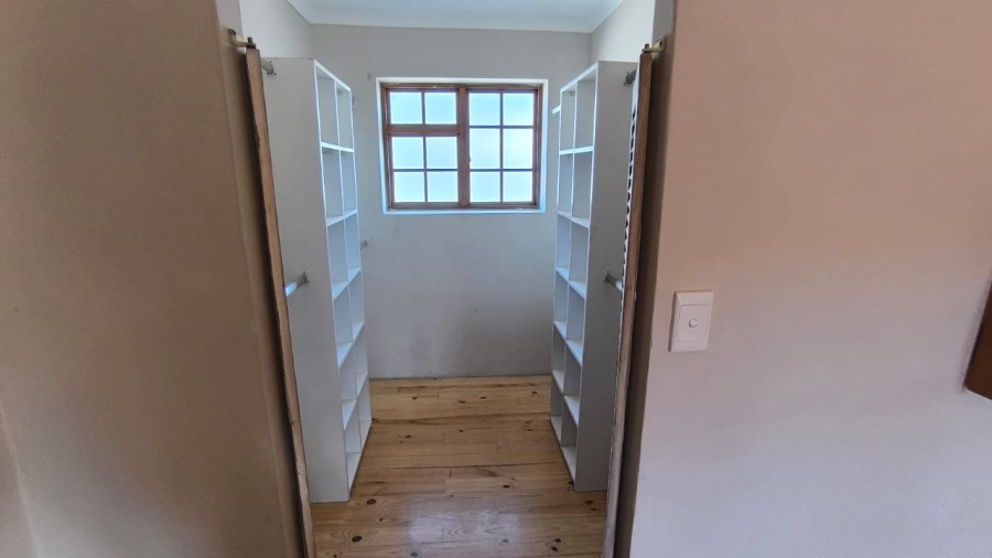 To Let 5 Bedroom Property for Rent in George East Western Cape